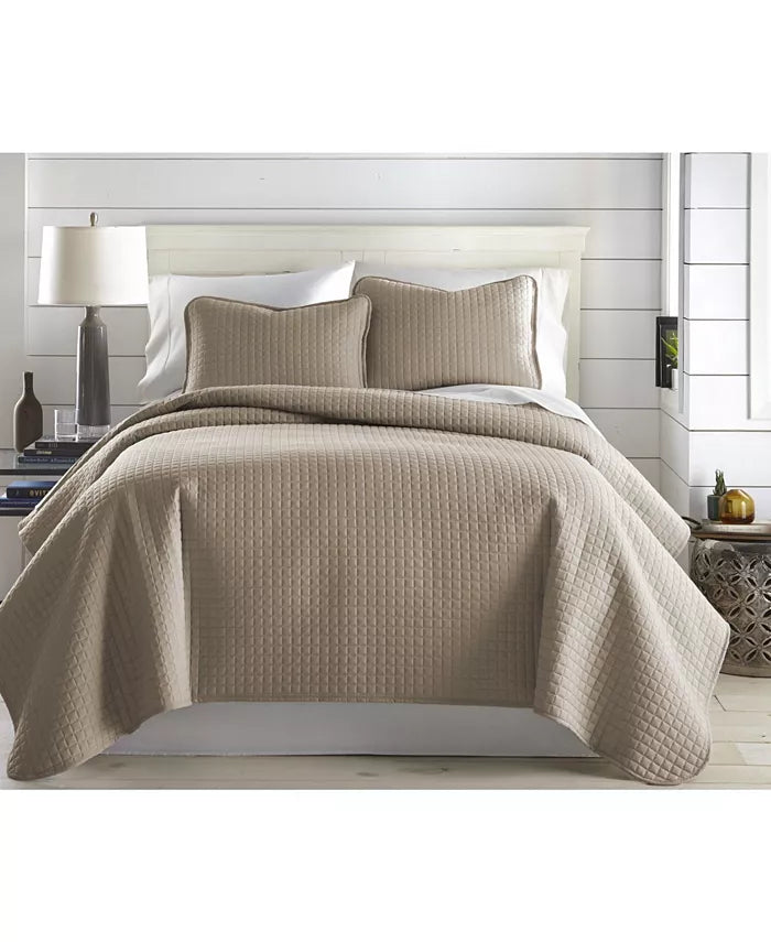 Southshore Fine Linens Oversized Lightweight 3-piece Quilt and Sham Set