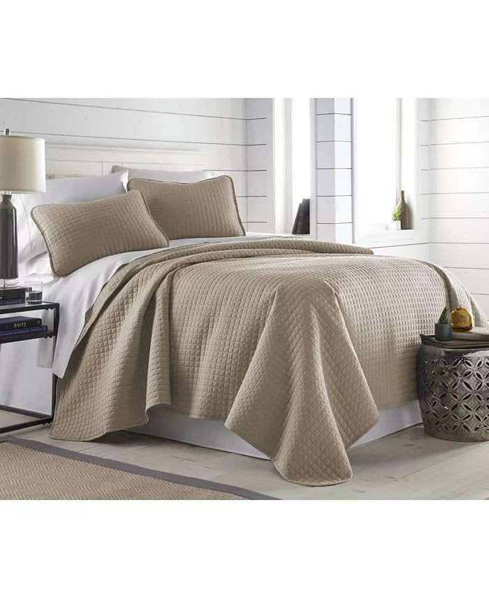 Southshore Fine Linens Oversized Lightweight 3-piece Quilt and Sham Set