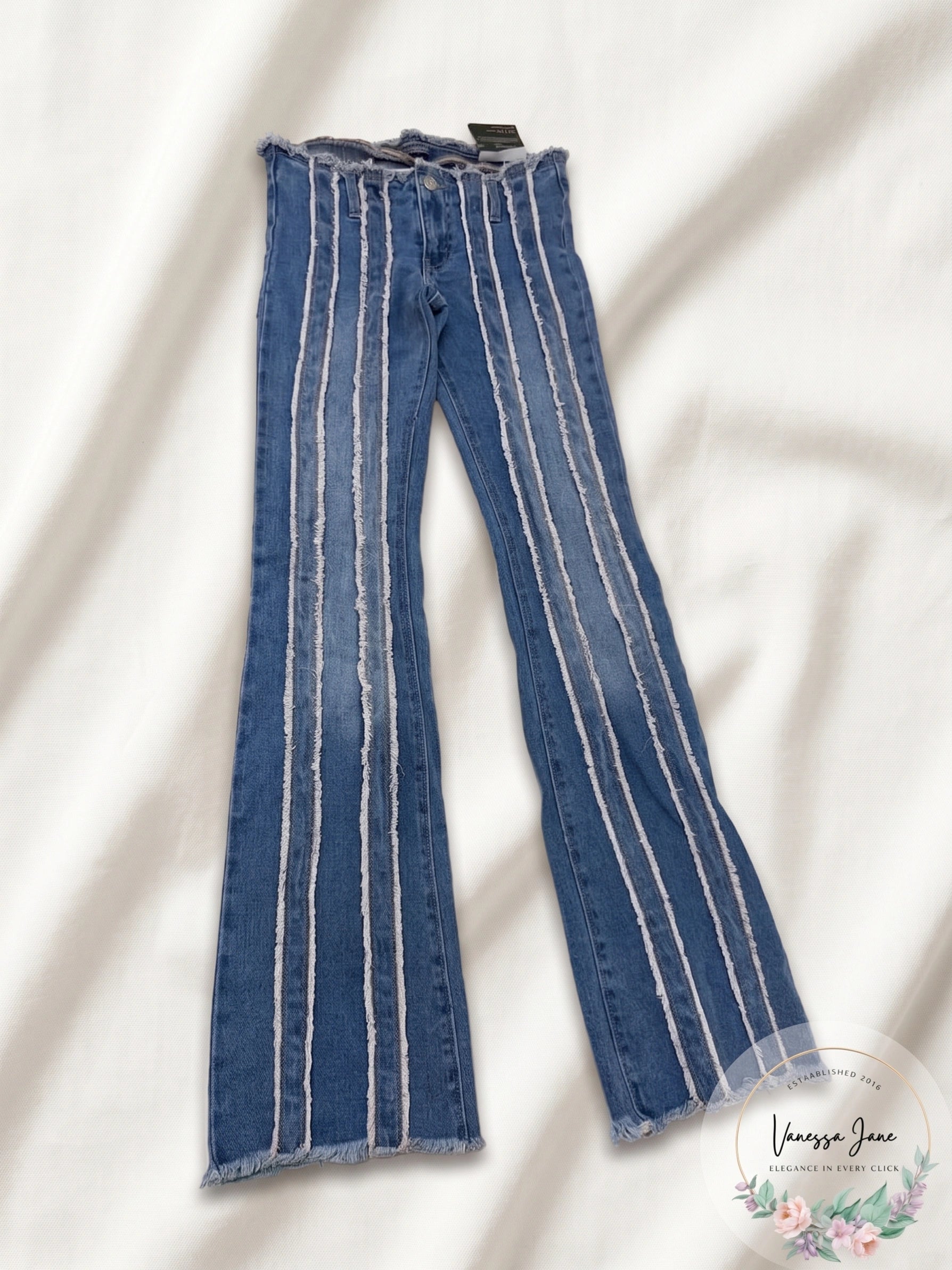 Wild Fable Women’s Low-Rise Flare Blue Jeans, Size 00