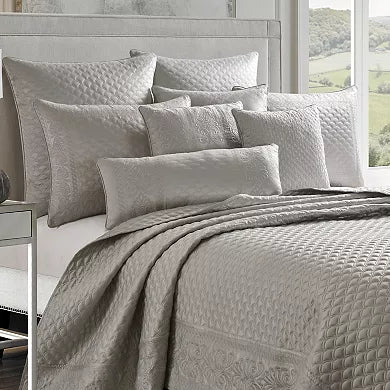 J Queen New York Zilara Silver Full/Queen Coverlet