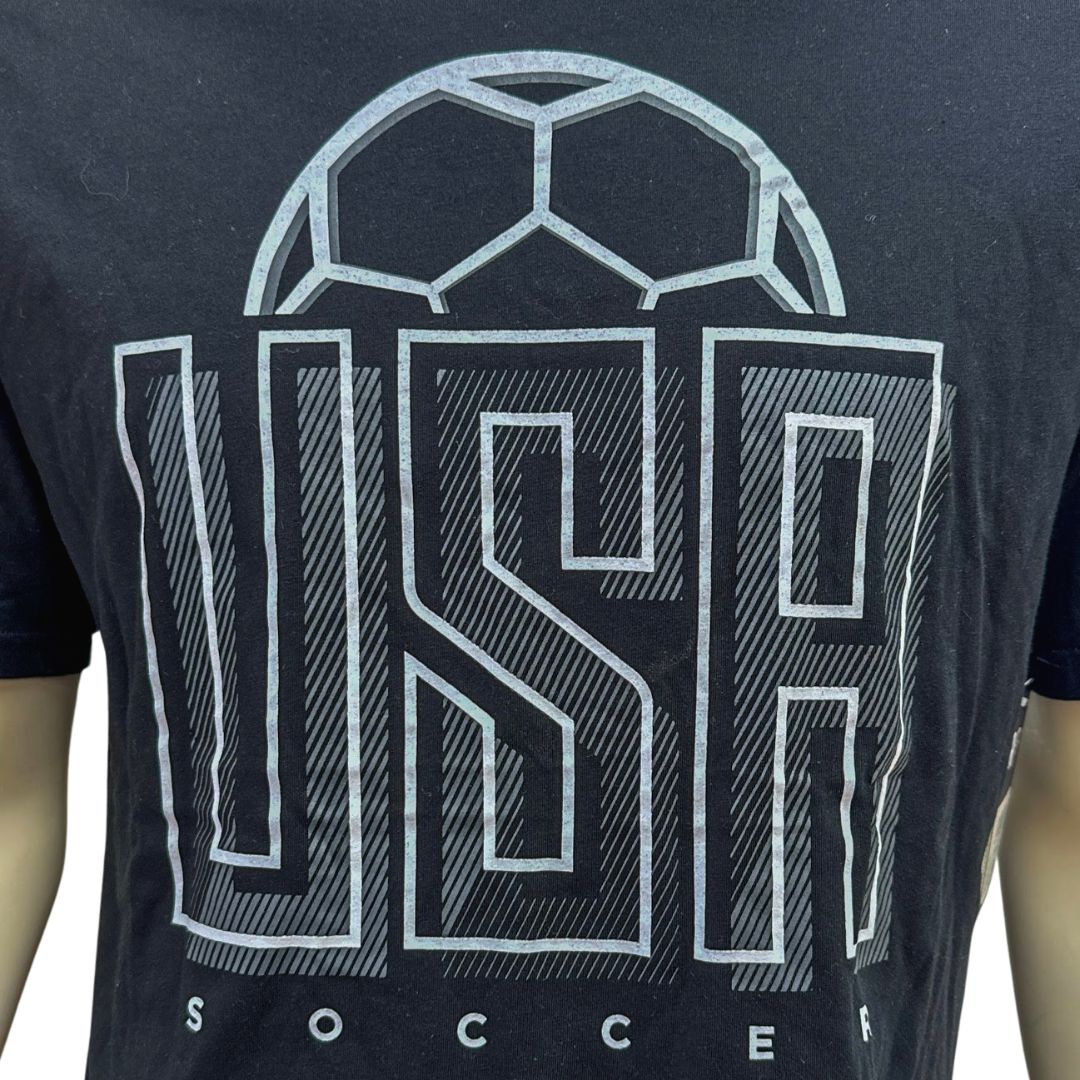 USA Men’s Soccer T-shirt with soccer ball logo Size Large