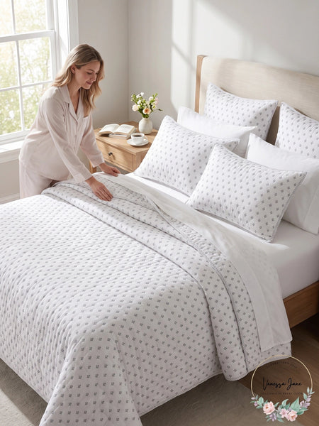 Sky Scallop Reversible Coverlet 100% cotton Full / Queen