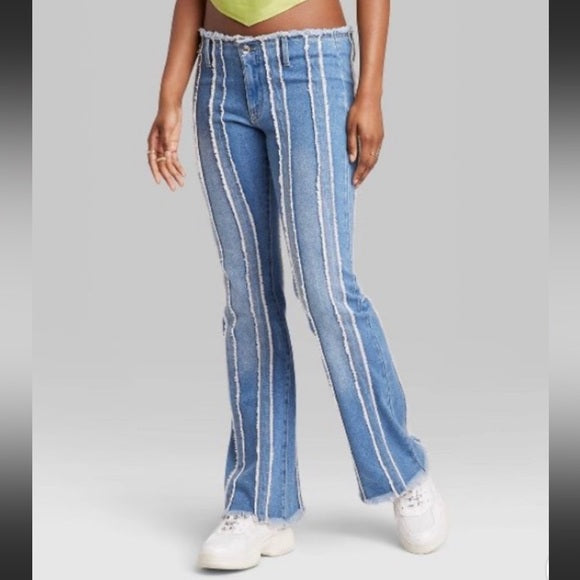 Wild Fable Women’s Low-Rise Flare Blue Jeans, Size 00