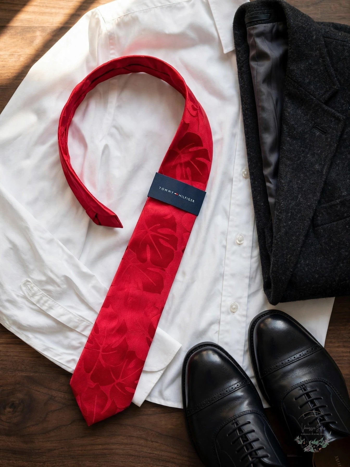 Tommy Hilfiger Mens Monstera Plant Silk Pattern Neck Tie Red
