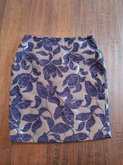 Ann Taylor Navy floral skirt, size 6 petite