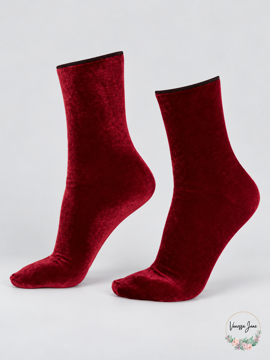 HUE Womens Velvet Crew Socks One Size Red or Black — red stock