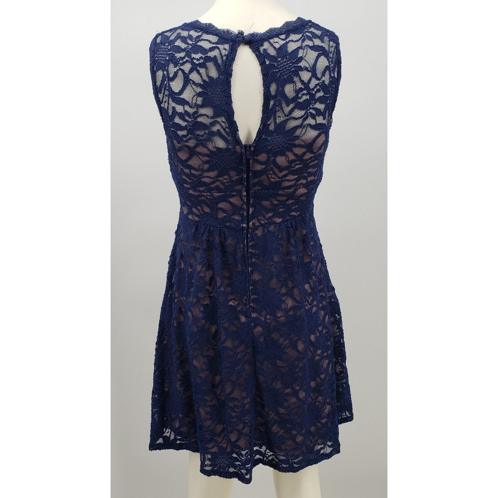 CB established 1962 Women’s lace dress, Size 4