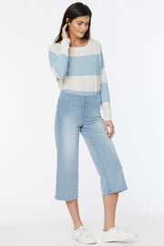 NYDJ Petites Pull On Cropped Wide Leg Jeans in Solstice Wash, Size 8P