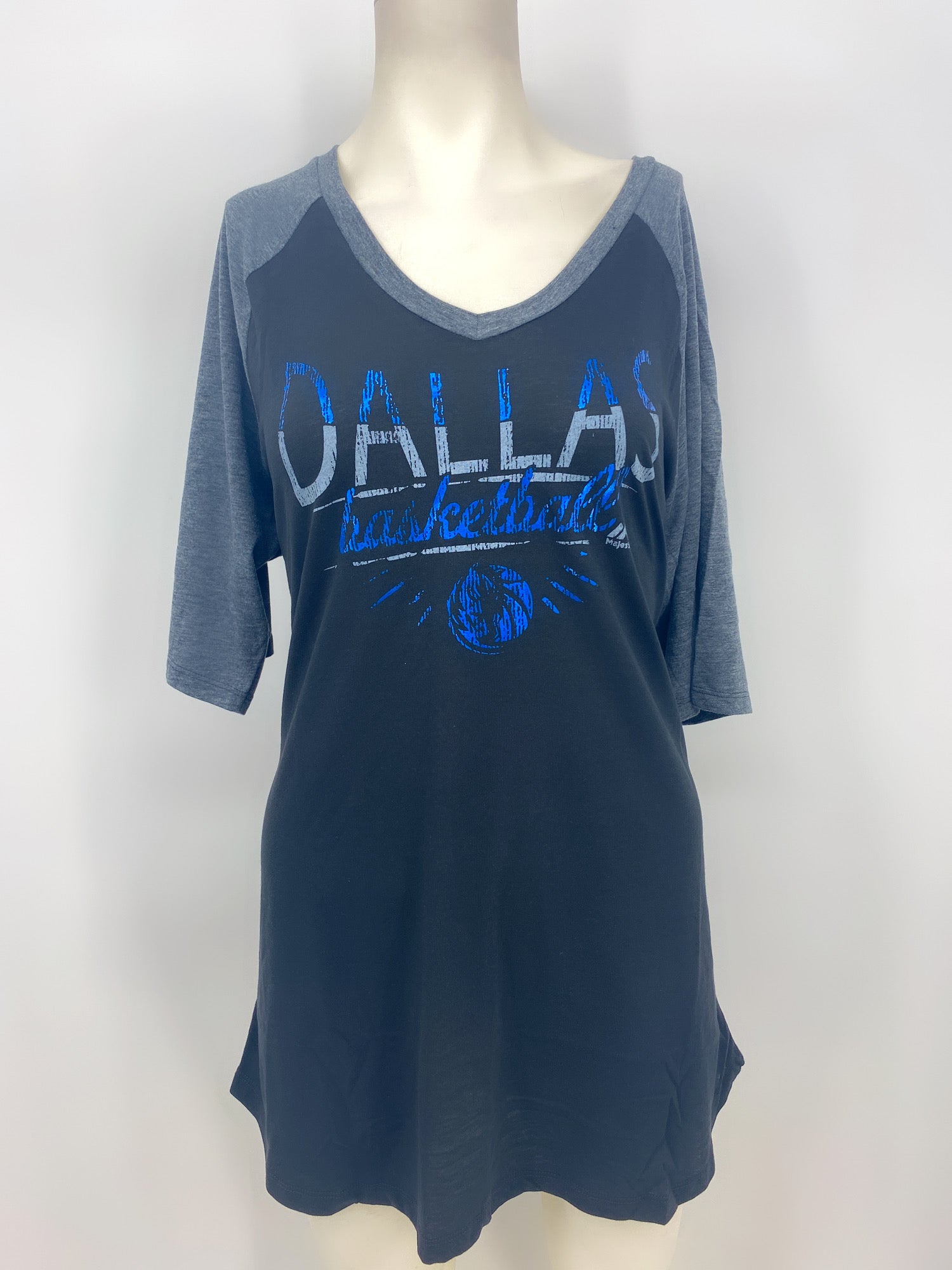 NBA Dallas Mavericks Womens On The Mark 1/2 Sleeve V-Neck Tee, Size XXL