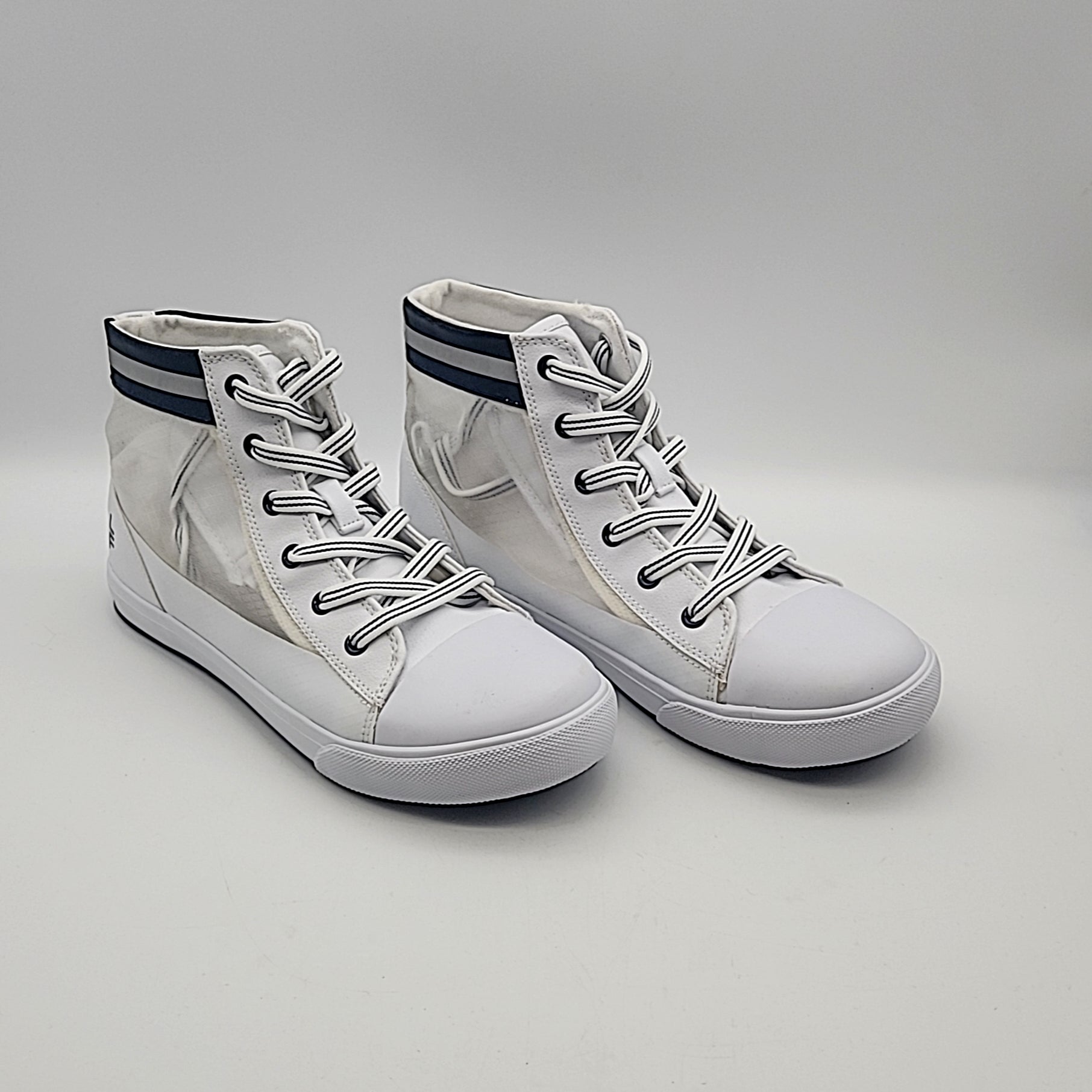 London Fog Womens Bolt Court High Top Sneakers, Size 4M